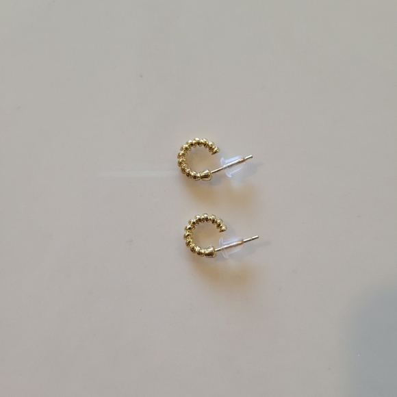 1 pair Gold-plated Metal textured C design Hoop minimalist simple earrings - Picture 3 of 3